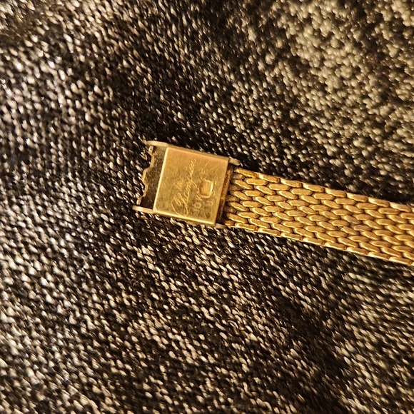 Vintage Slim Timex Quartz 10k - Picture 3 of 4